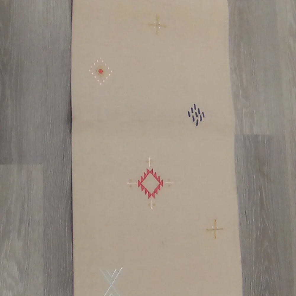 Table Runner Embroidered Aztec Print - Picture 9 of 13
